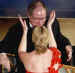 Kate felicita a Jim Broadbent, su coestrella en IRIS, ganador del Oscar como Mejor actor secundario (marzo 24 , 2002)